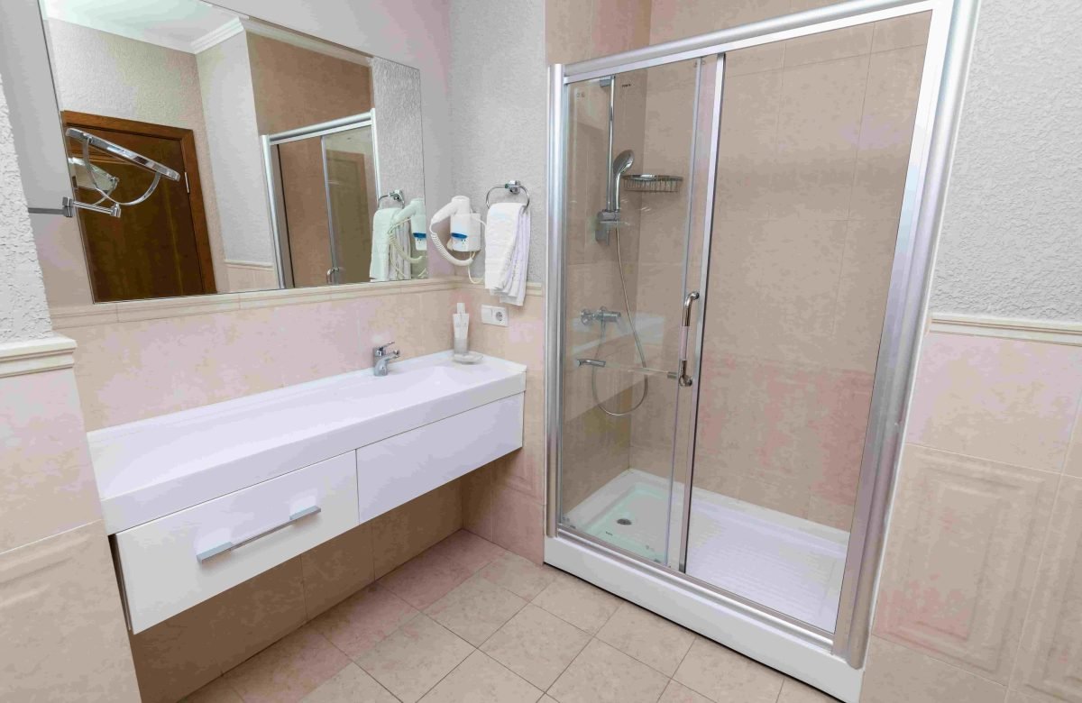 Aluminium Shower Screens