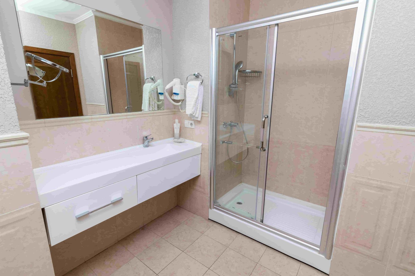 Aluminium Shower Screens