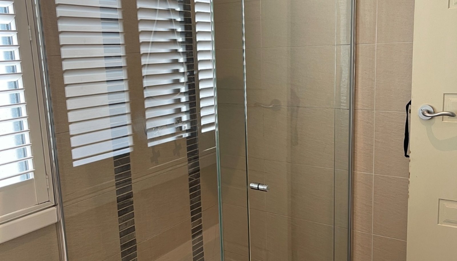 Frameless Shower Screen